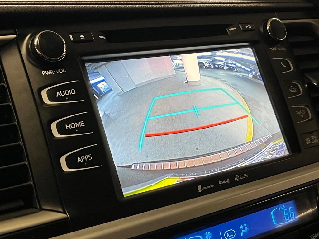 Used 2018 Toyota Highlander XLE AWD/4WD image 29