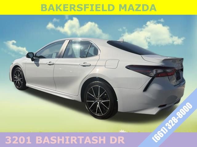 Used 2024 Toyota Camry SE image 3