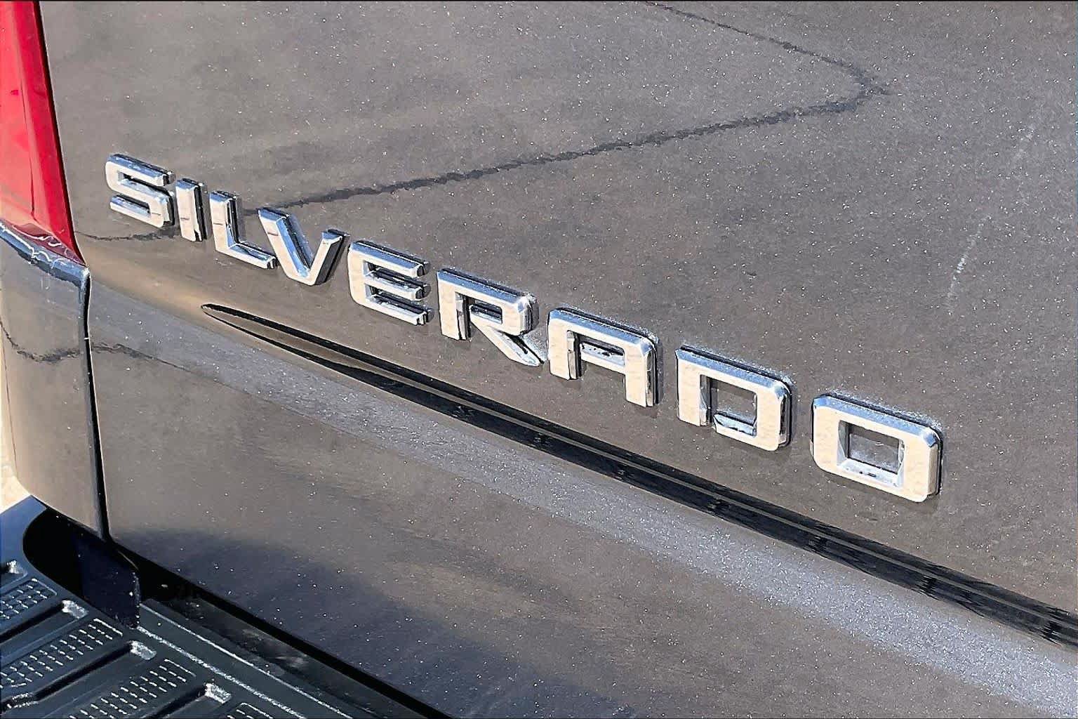 Used 2020 Chevrolet Silverado 1500 Custom w/ Custom Value Package AWD/4WD image 9