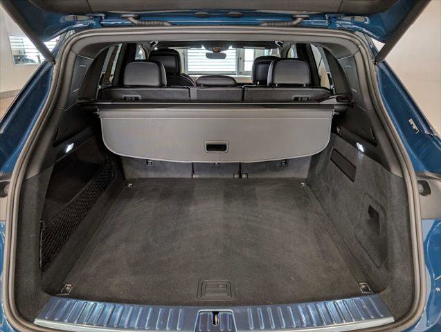Used 2025 Porsche Cayenne AWD/4WD image 16