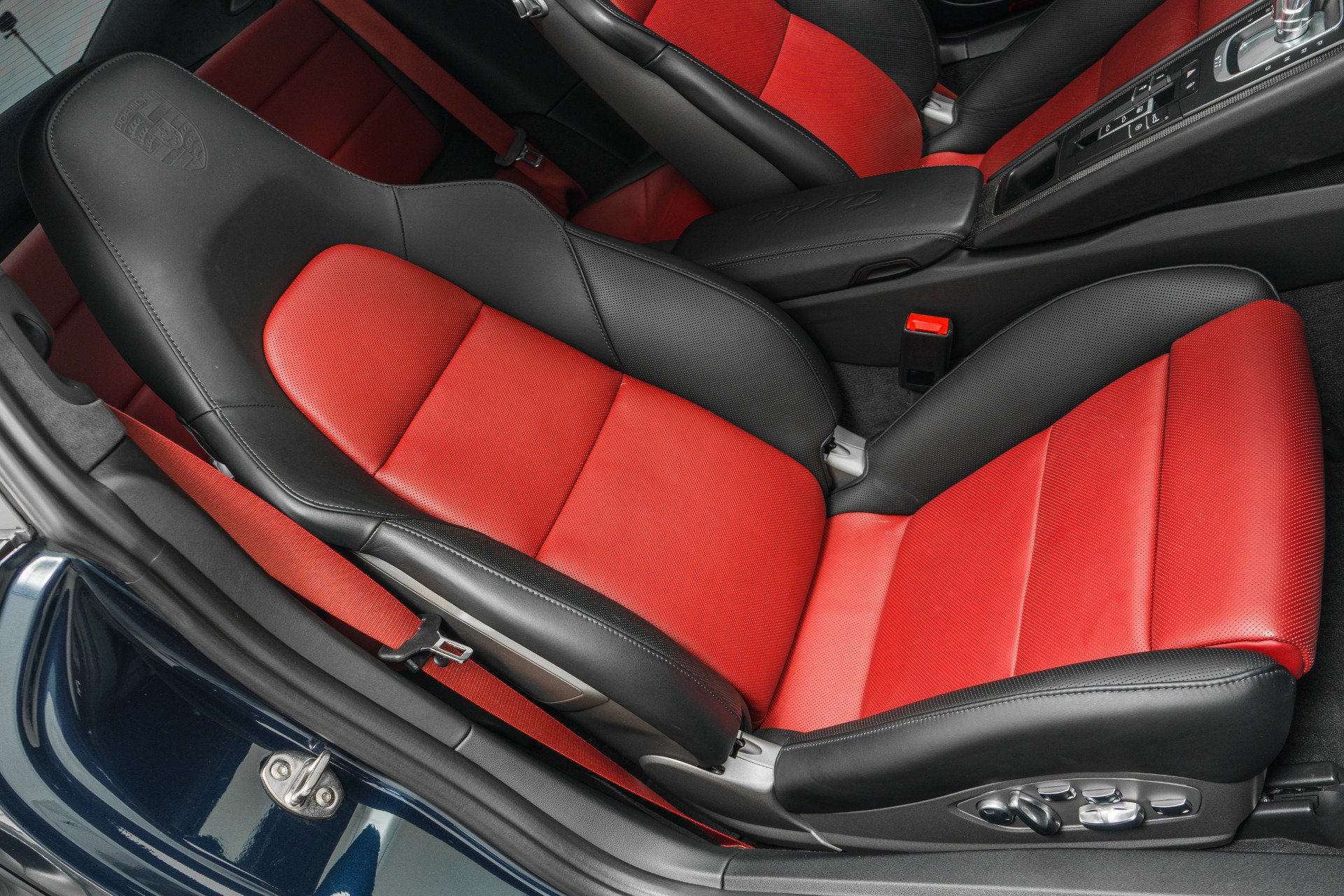 Used 2019 Porsche 911 Turbo w/ Light Design Package image 25