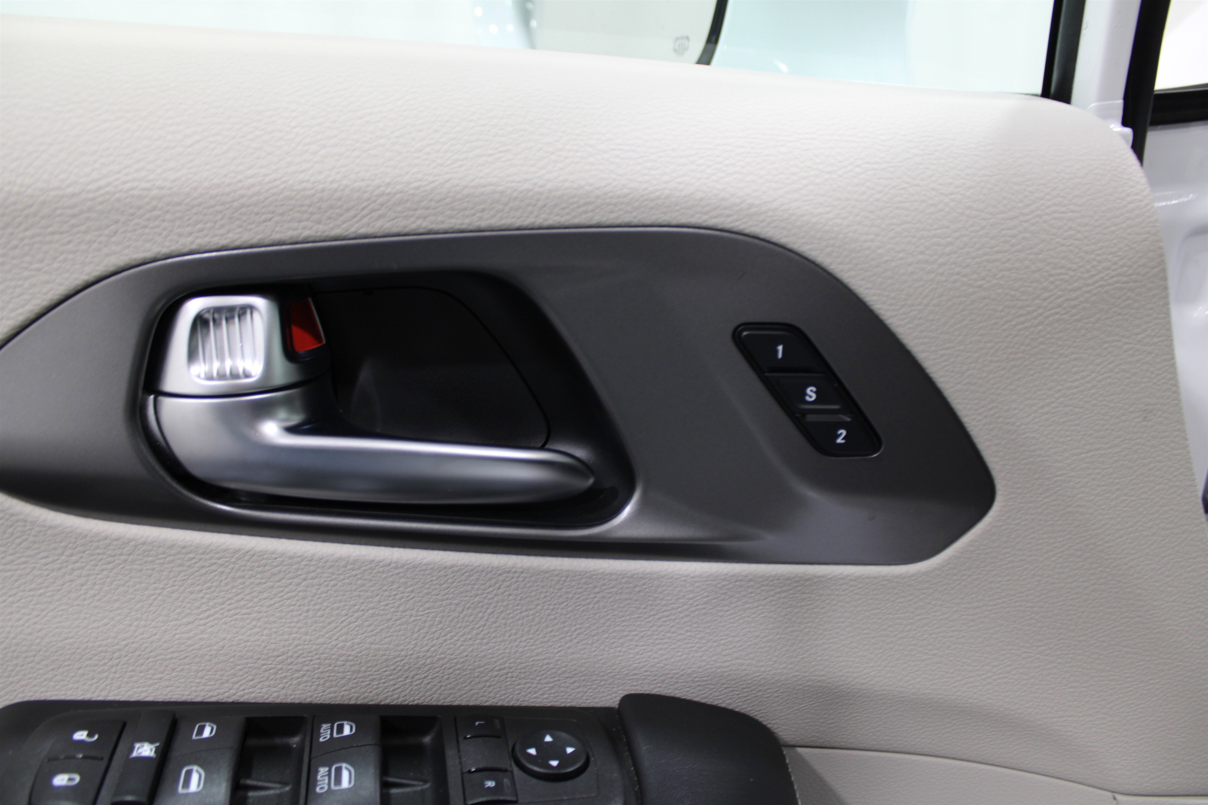 Used 2022 Chrysler Pacifica Touring-L image 8