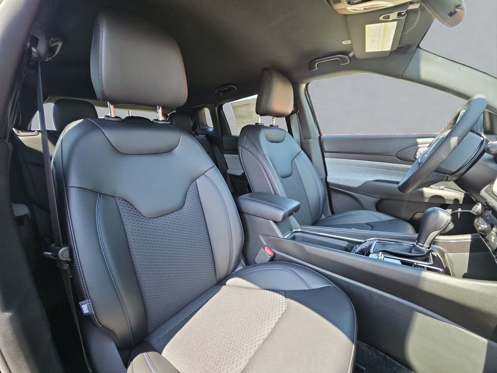 New 2025 Jeep Compass Latitude image 30