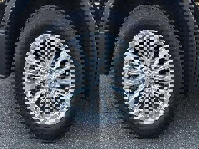 Used 2024 Cadillac XT4 Luxury w/ Cold Weather Package image 18