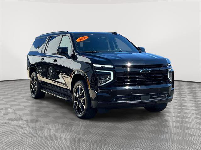 Used 2025 Chevrolet Suburban RST w/ Comfort Package AWD/4WD image 1