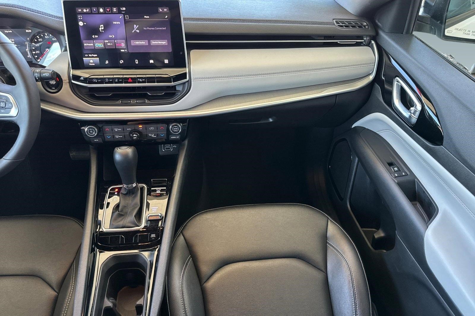 Used 2025 Jeep Compass Limited image 29