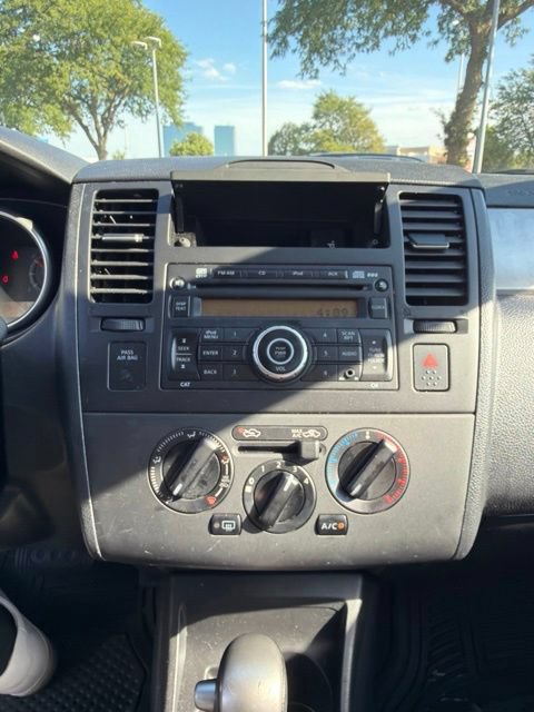 Used 2011 Nissan Versa Hatchback w/ Premium Pkg FWD image 12