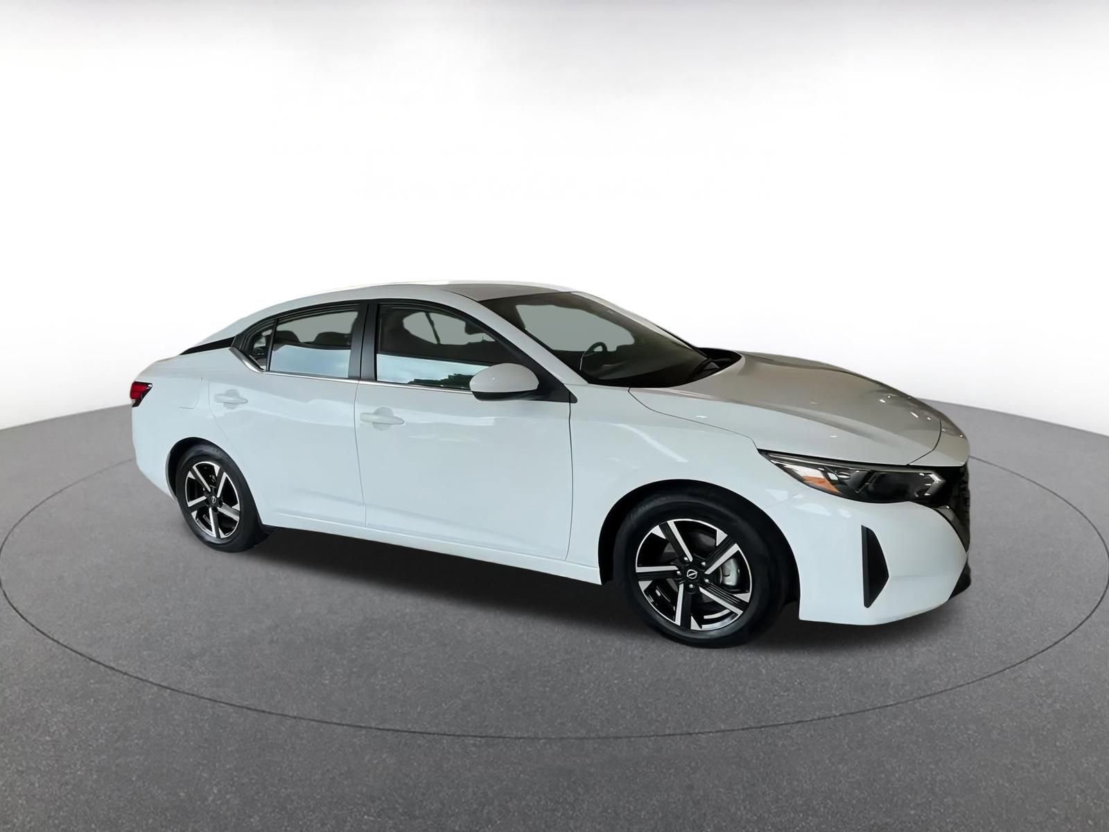 Used 2025 Nissan Sentra SV image 2