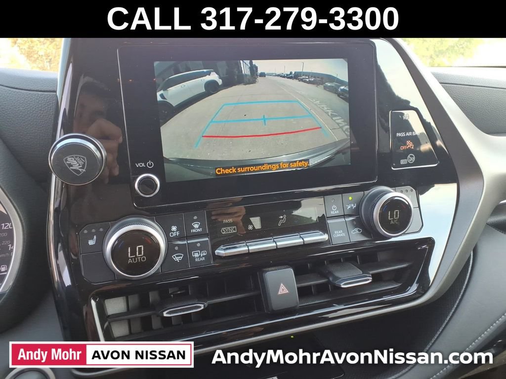 Used 2024 Toyota Highlander XLE AWD/4WD image 28