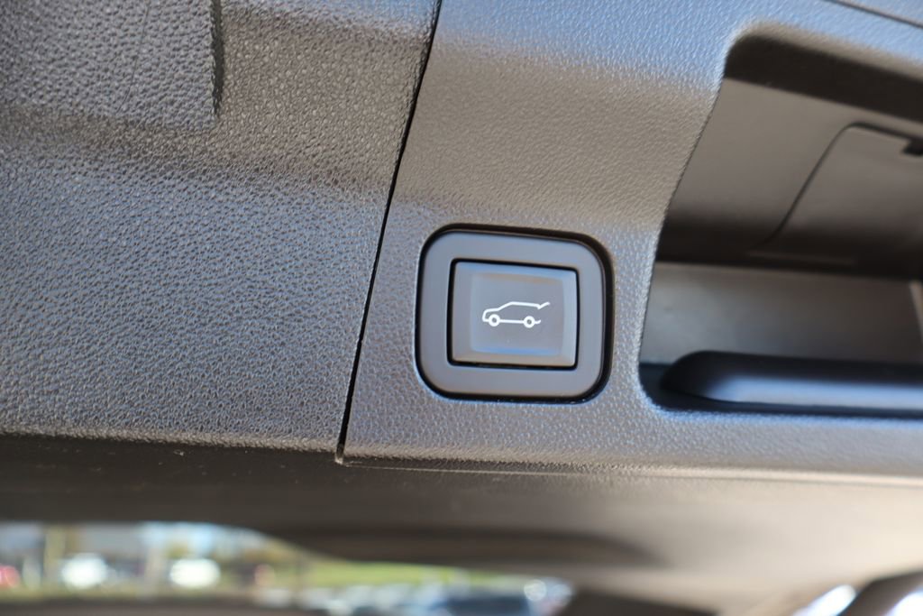 Used 2023 GMC Acadia SLE w/ Driver Convenience Package image 40