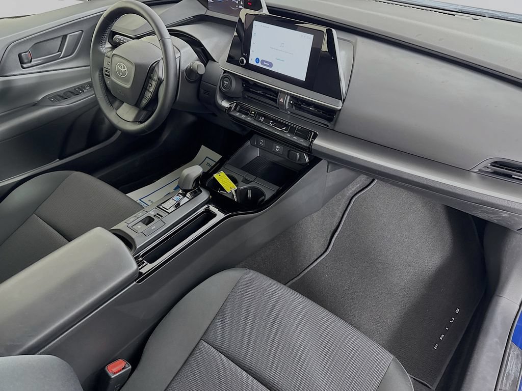 Used 2025 Toyota Prius LE FWD image 33
