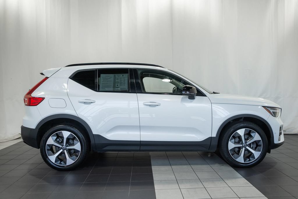 Used 2023 Volvo XC40 B5 Plus w/ Driver Assist Package AWD/4WD image 3