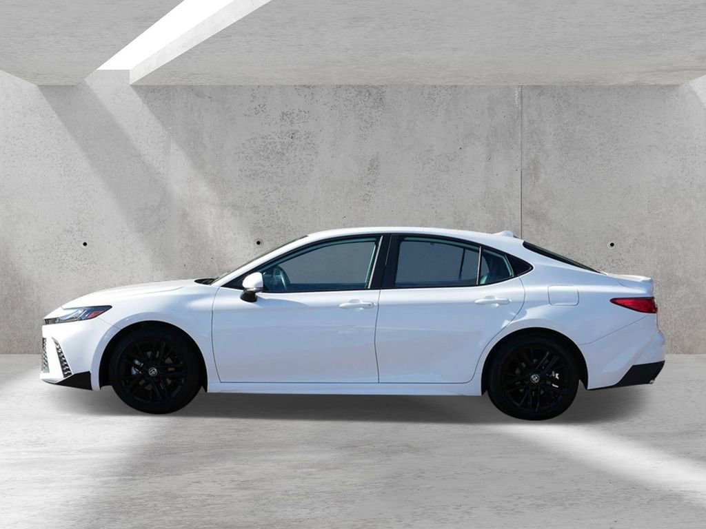 Used 2025 Toyota Camry SE image 5