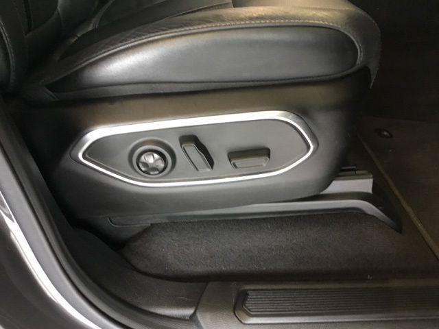 Certified 2024 Jeep Wagoneer L Series II AWD/4WD image 37
