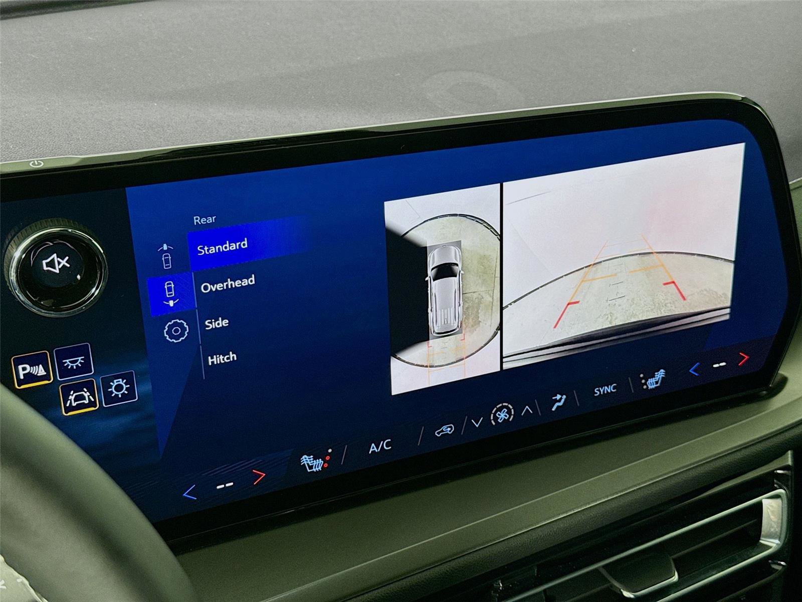 Used 2025 Chevrolet Traverse LT w/ Driver Confidence Package image 15