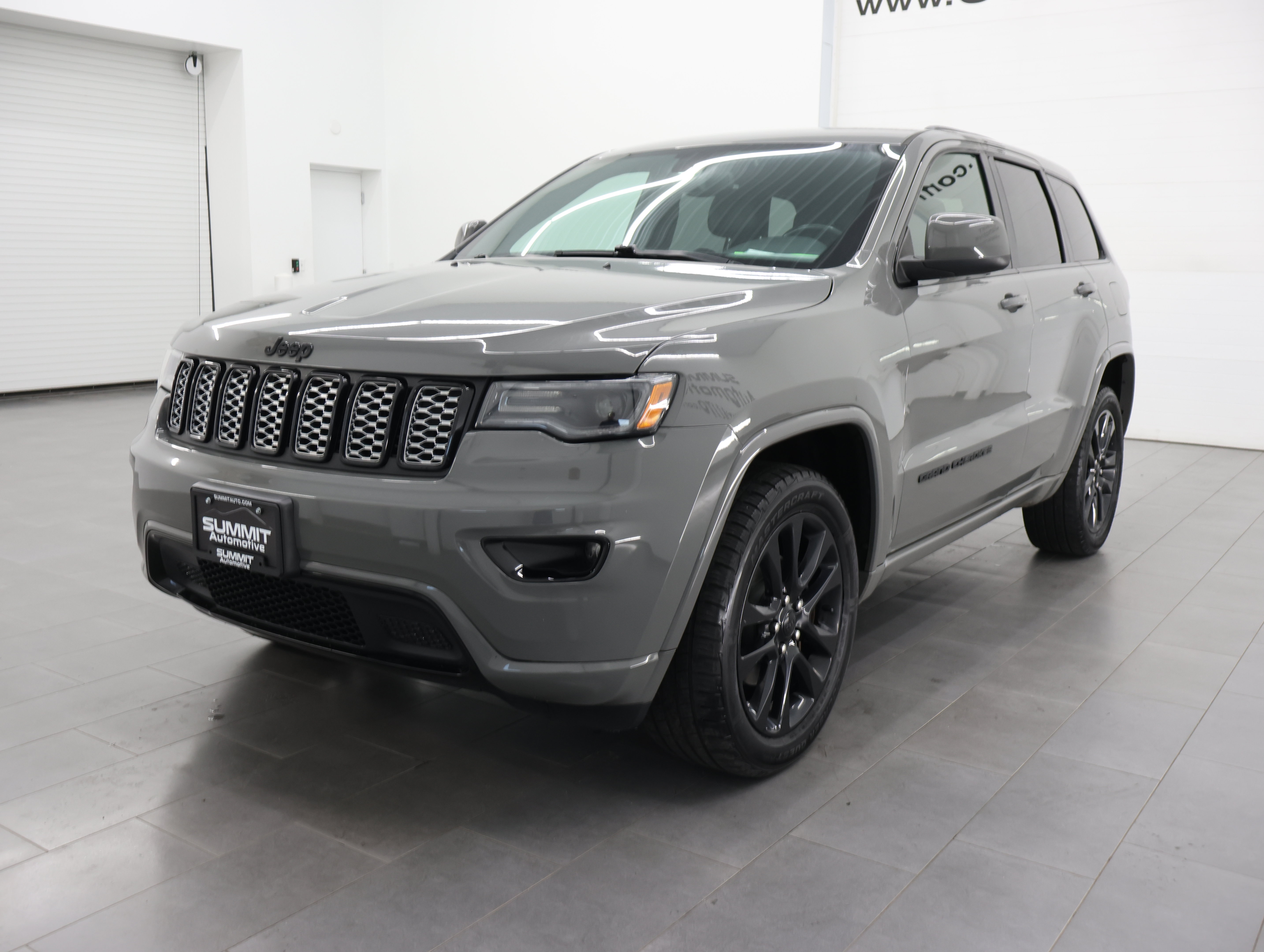 Used 2020 Jeep Grand Cherokee Altitude AWD/4WD image 7