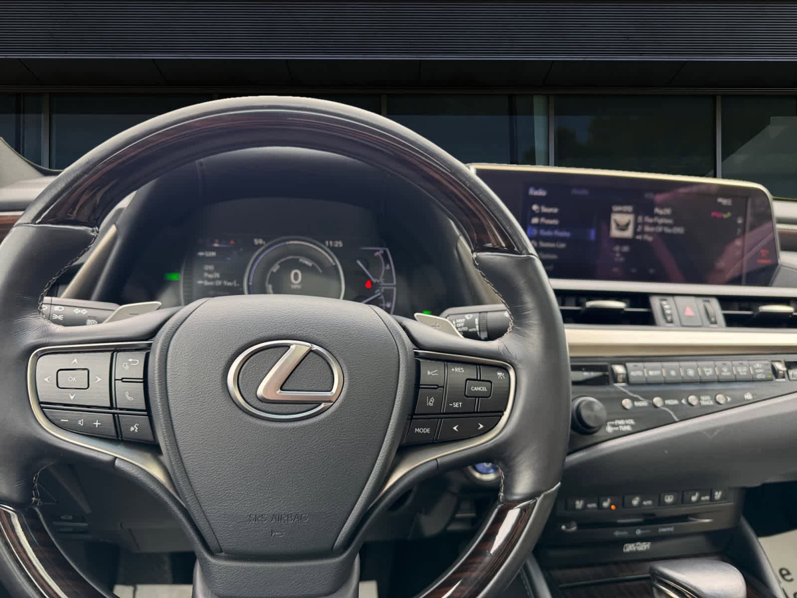 Used 2019 Lexus ES 300h FWD image 4
