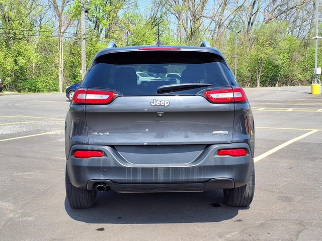 Used 2016 Jeep Cherokee Latitude w/ Cold Weather Group AWD/4WD image 20