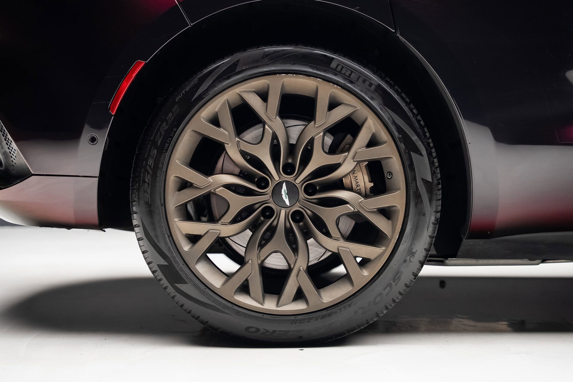 Used 2023 Aston Martin DBX AWD/4WD image 36