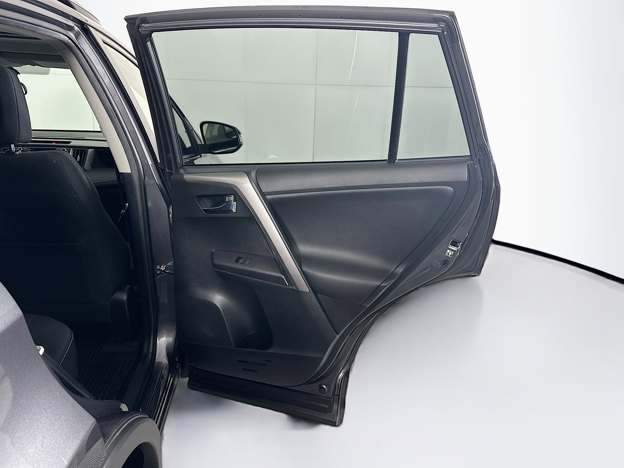 Used 2016 Toyota RAV4 XLE image 28