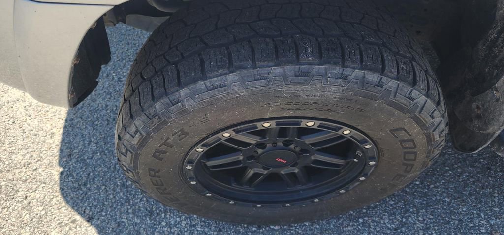 Used 2015 Toyota 4Runner SR5 AWD/4WD image 12