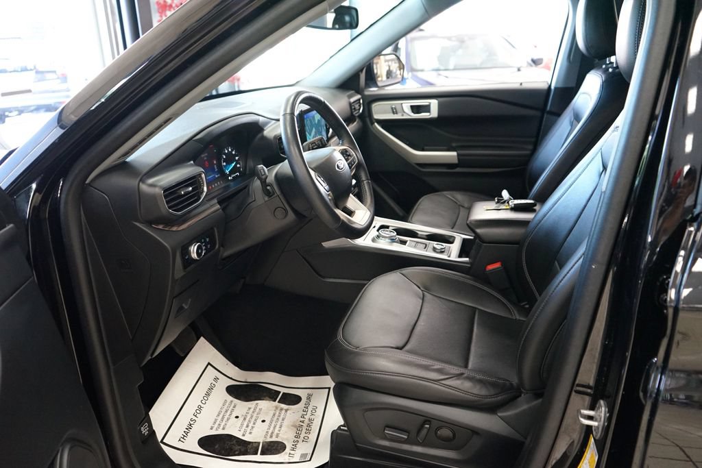 Used 2023 Ford Explorer Limited w/ Equipment Group 301A AWD/4WD image 27