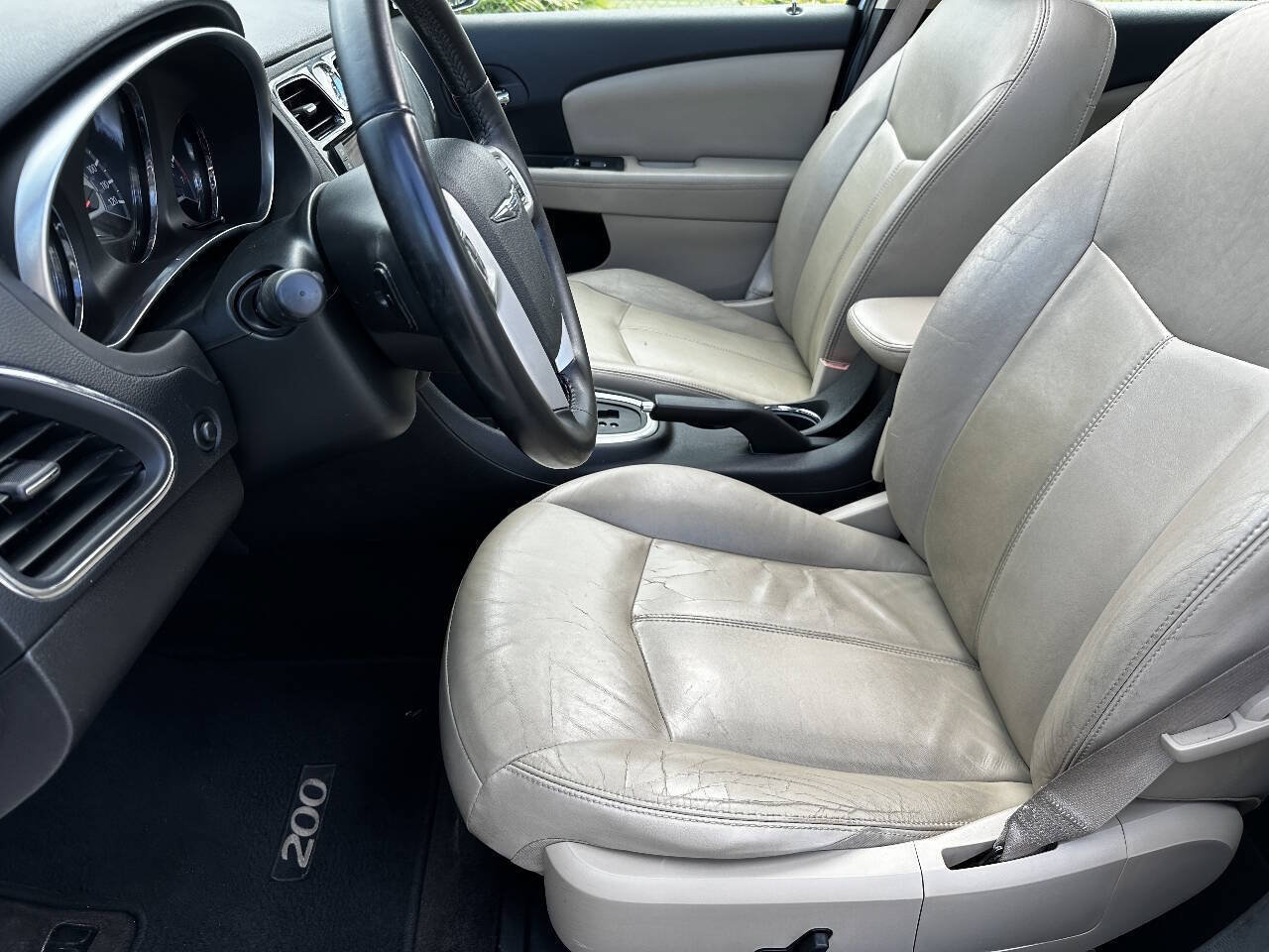 Used 2011 Chrysler 200 Limited FWD image 11