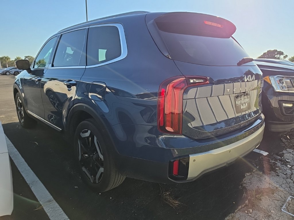 Certified 2024 Kia Telluride S FWD image 16