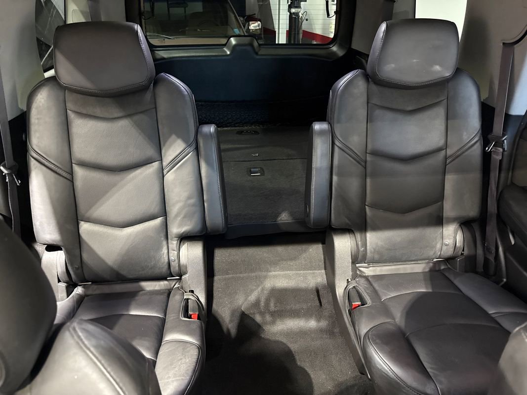 Used 2015 Cadillac Escalade Premium image 60