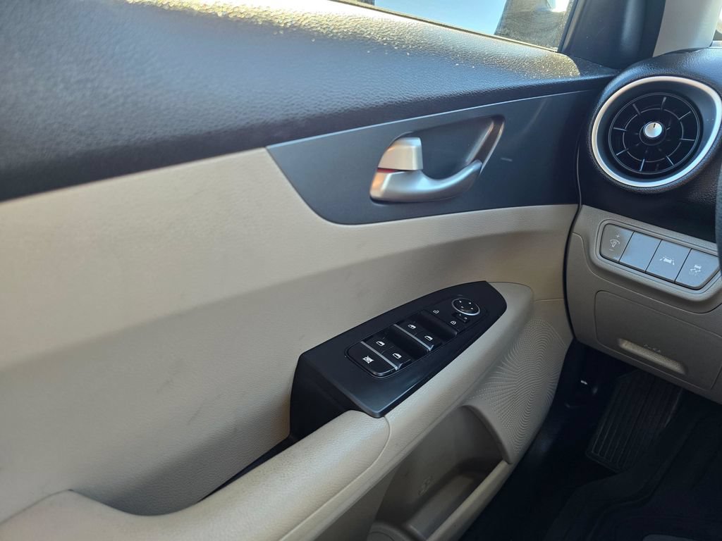 Used 2019 Kia Forte LXS FWD image 28