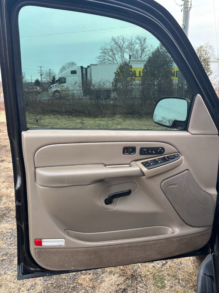 Used 2004 Chevrolet Suburban LT w/ Preferred Equipment Group image 17