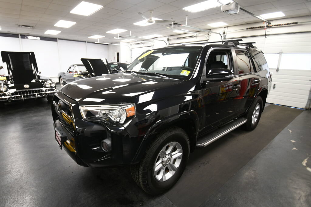 Used 2017 Toyota 4Runner SR5 Premium AWD/4WD image 3