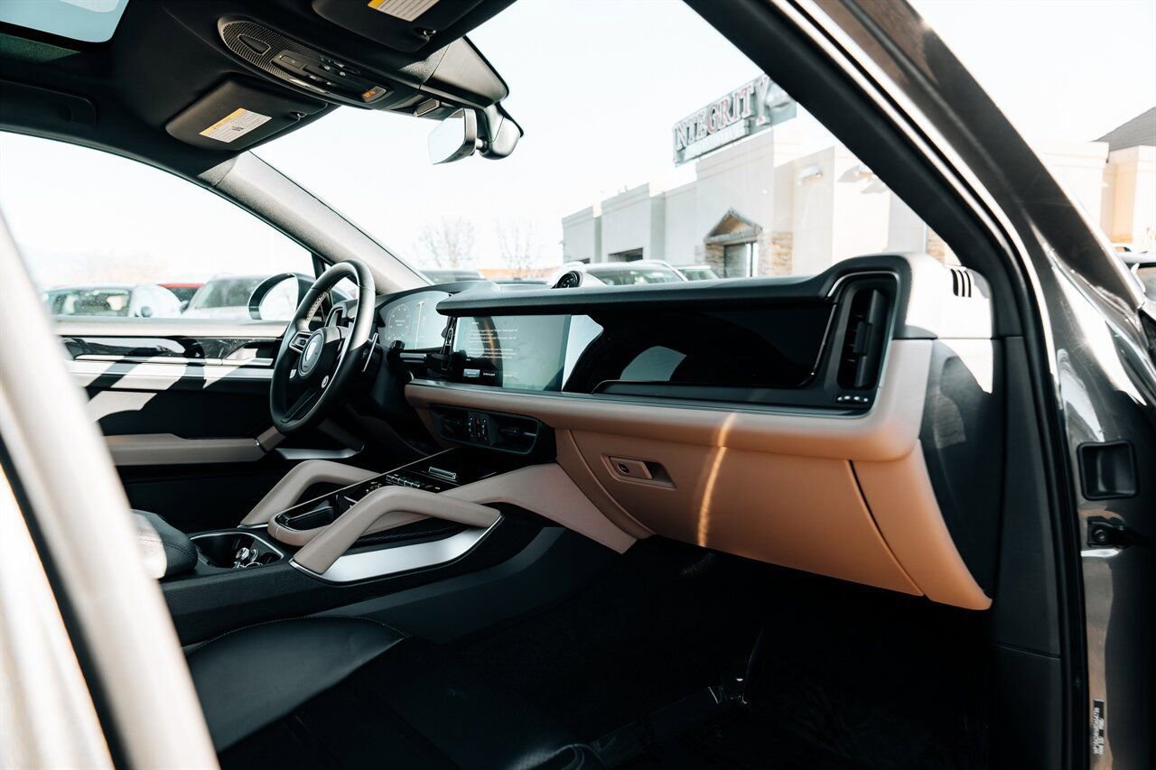 Used 2024 Porsche Cayenne Coupe image 47