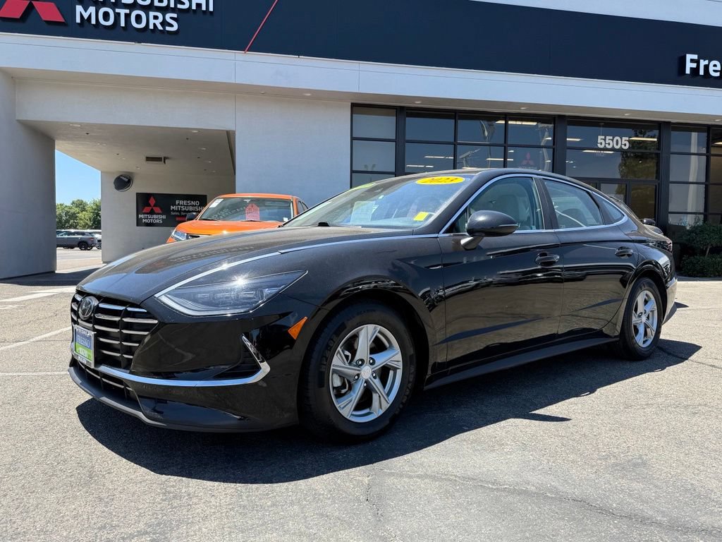 Used 2023 Hyundai Sonata SE w/ Cargo Package FWD image 4