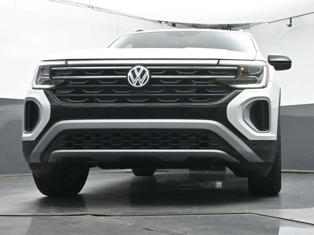 Used 2025 Volkswagen Atlas Peak Edition SE image 35