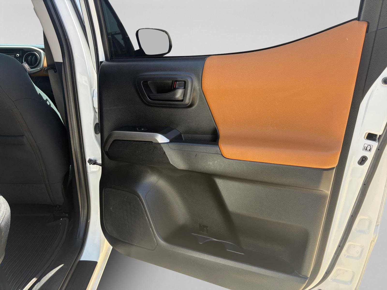 Used 2017 Toyota Tacoma SR5 w/ Tow Package AWD/4WD image 24