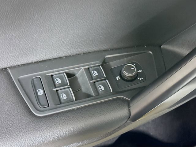 Used 2021 Volkswagen Tiguan SE R-Line image 18