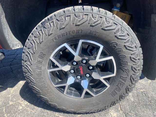 Used 2024 GMC Canyon AT4X image 19