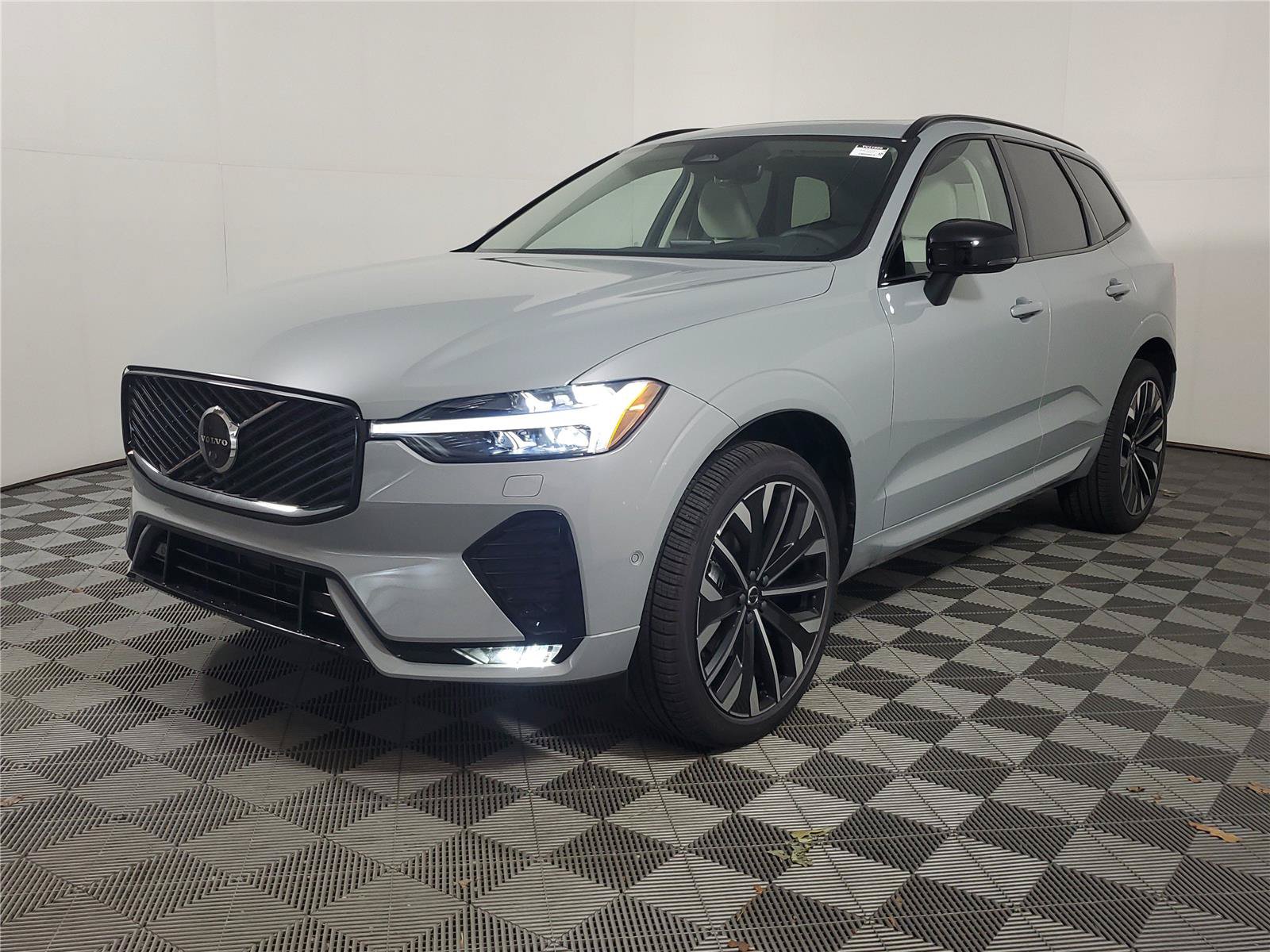 New 2026 Volvo XC60 B5 Ultra w/ Protection Package Premier AWD/4WD image 3