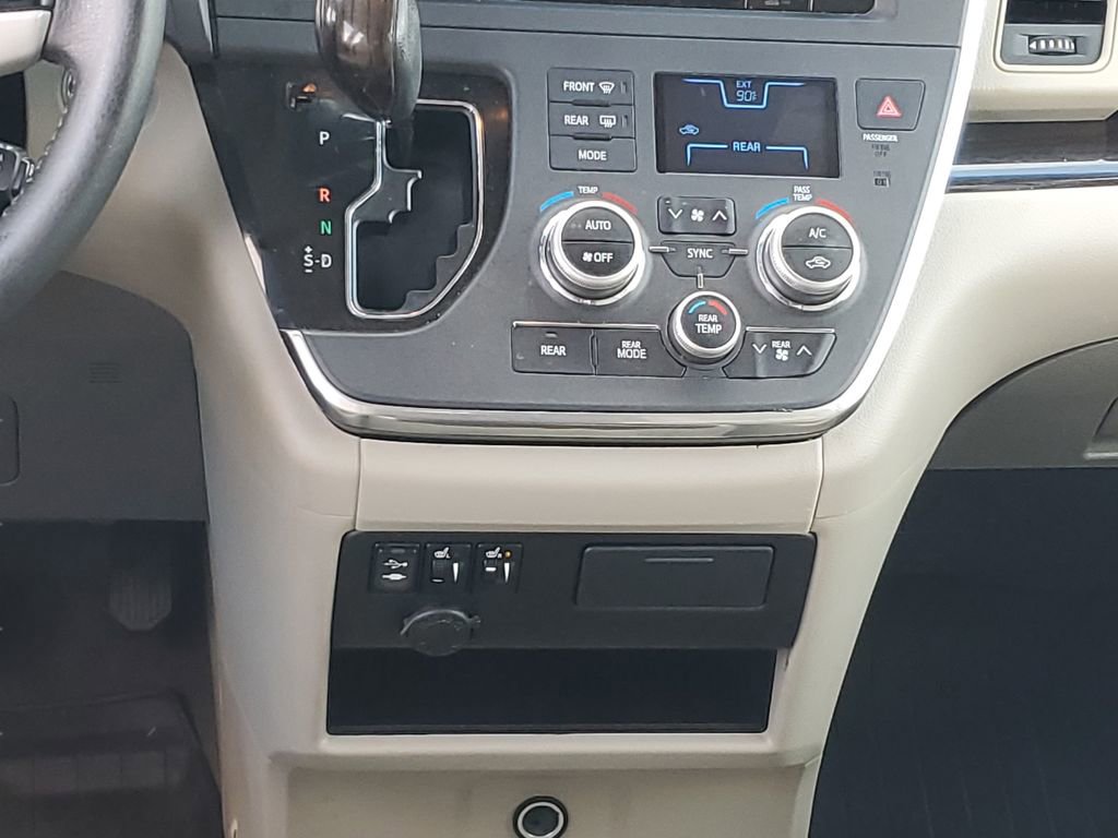 Used 2017 Toyota Sienna XLE w/ XLE Navigation Package FWD image 15