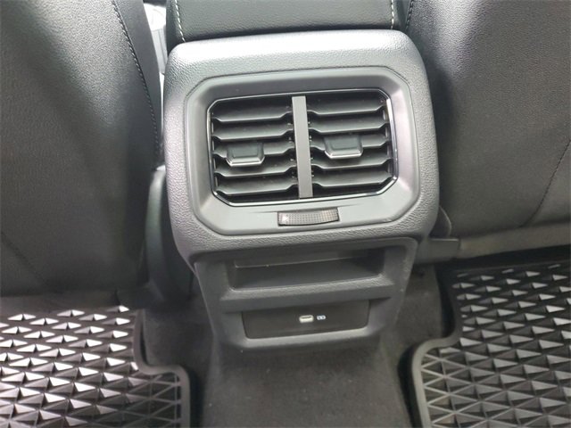 Certified 2025 Volkswagen Taos SE image 15