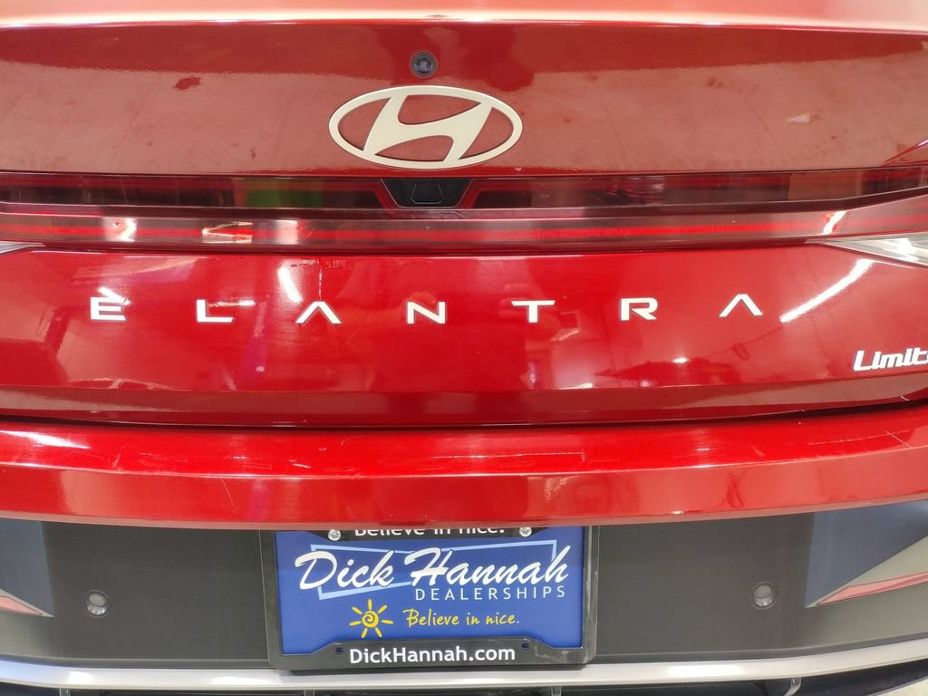 Certified 2024 Hyundai Elantra Limited FWD image 17