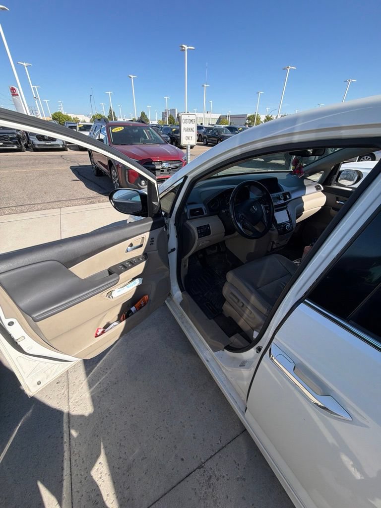 Used 2014 Honda Odyssey Touring Elite image 11