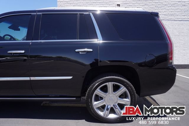 Used 2018 Cadillac Escalade Premium Luxury AWD/4WD image 50