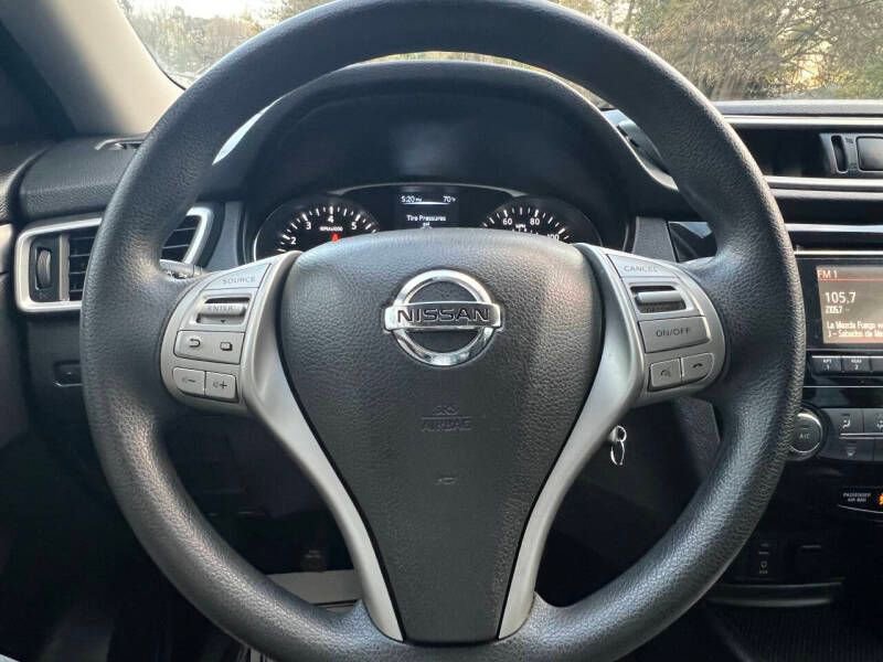 Used 2016 Nissan Rogue S image 19