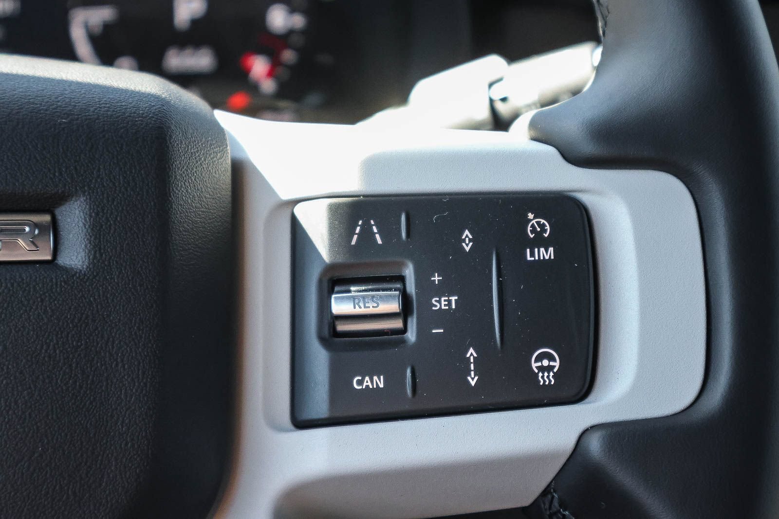 New 2026 Land Rover Defender 110 X-Dynamic SE AWD/4WD image 34