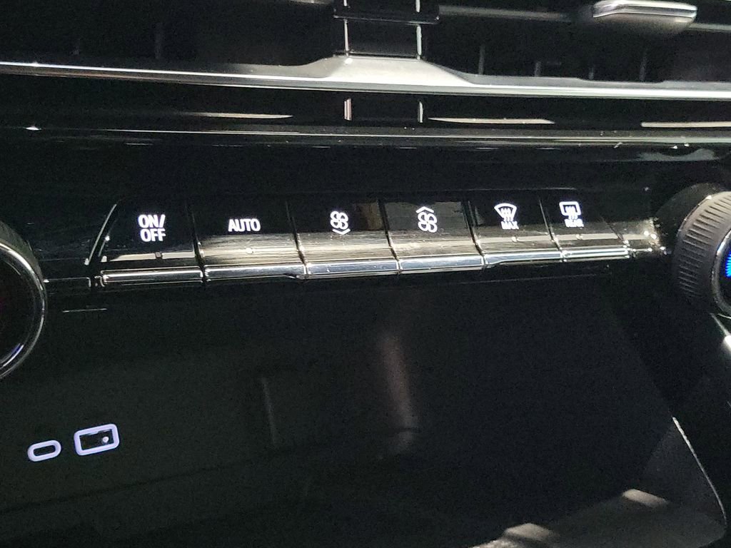 Used 2026 Chevrolet Traverse LT image 10