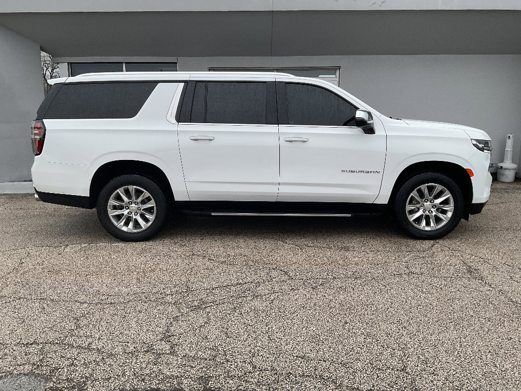 Used 2023 Chevrolet Suburban Premier image 4