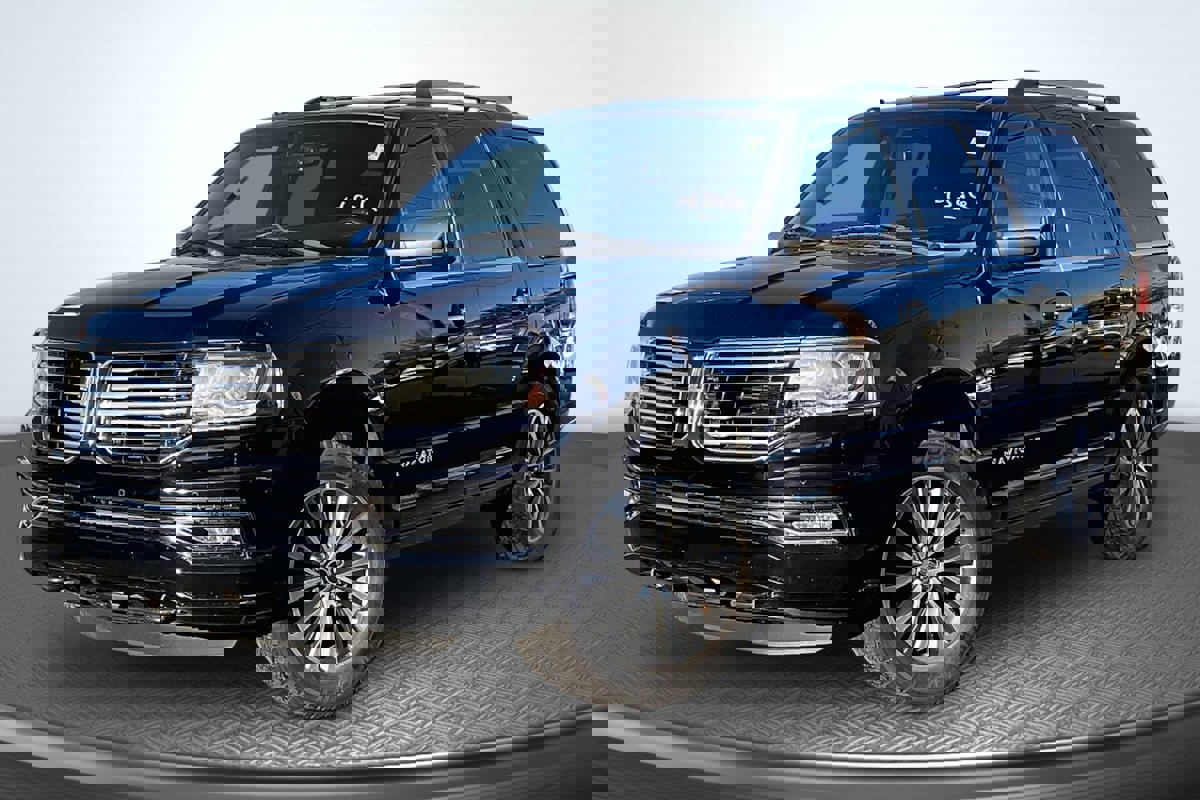 Used 2016 Lincoln Navigator Select image 12