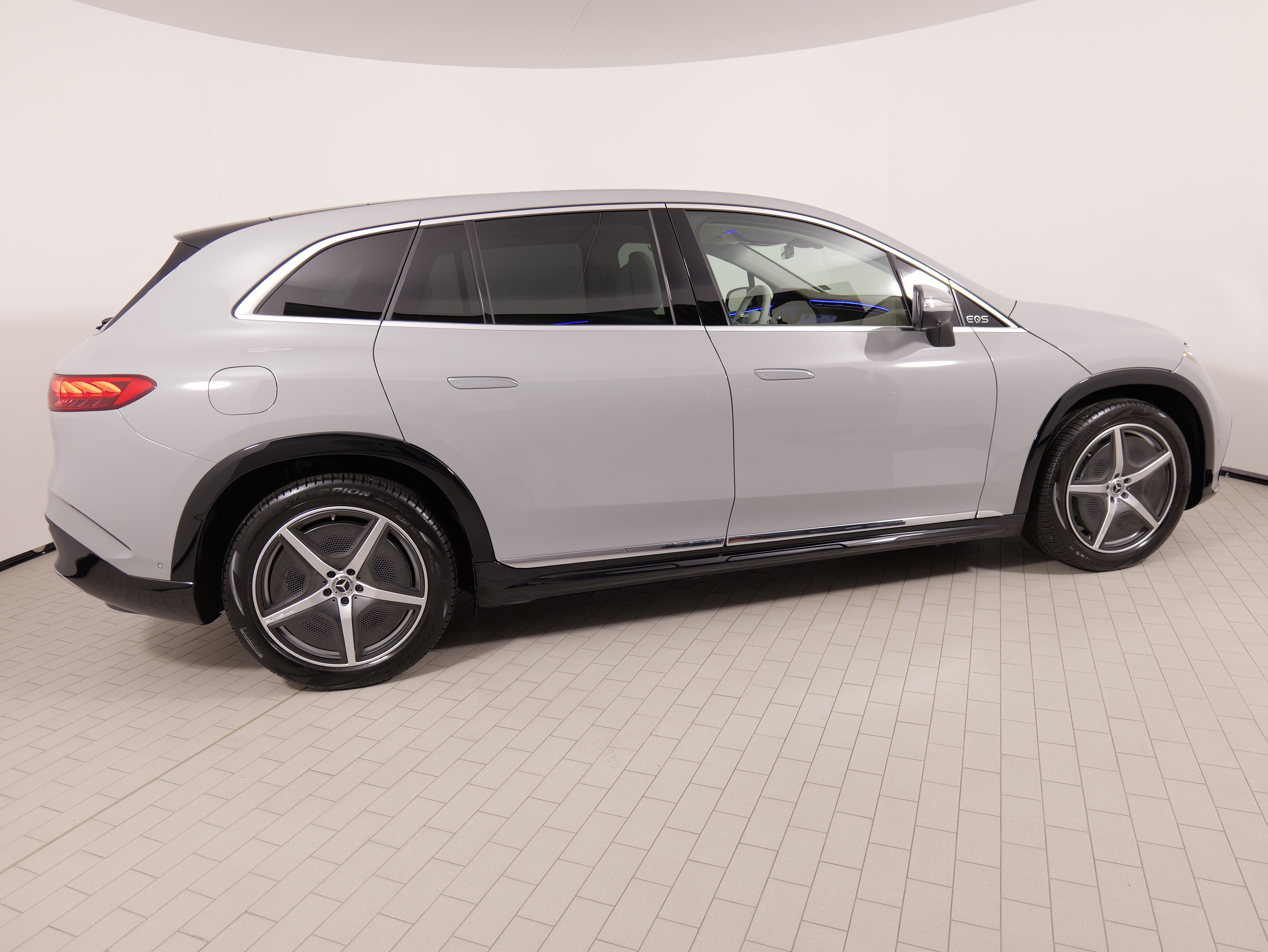 Used 2023 Mercedes-Benz EQS 580 4MATIC SUV image 11